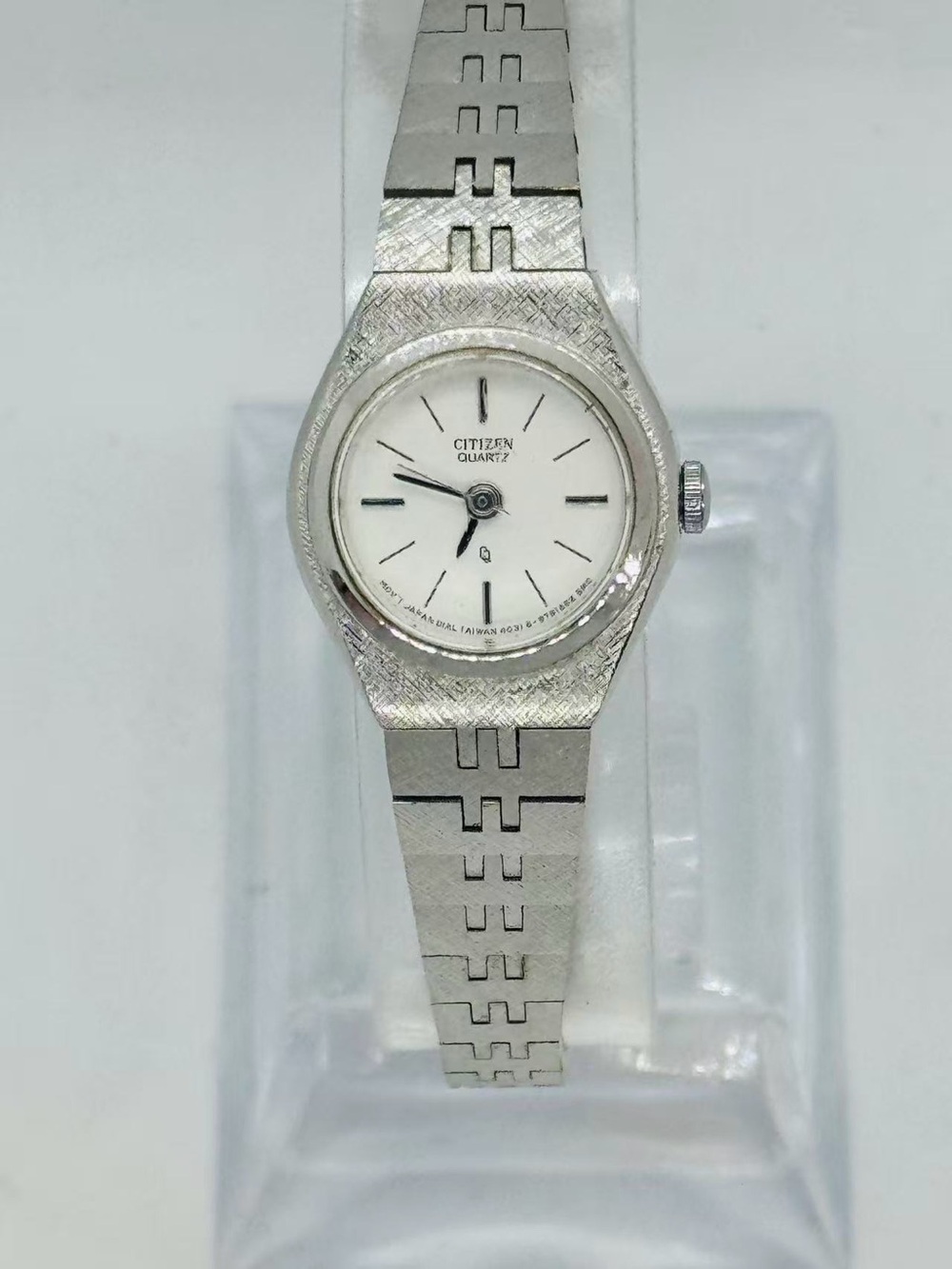 Vintage Citizen Women Quartz Silver Tone Watch 19mm White Dial New Battery Runs
